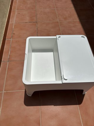 Mesa auxiliar con almacenaje para tumbona