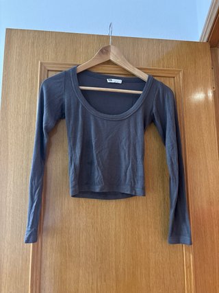 Zara Top Manga Larga Gris