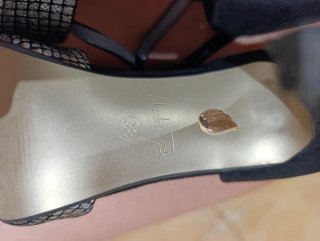 Zapatos de fiesta negros y plateados