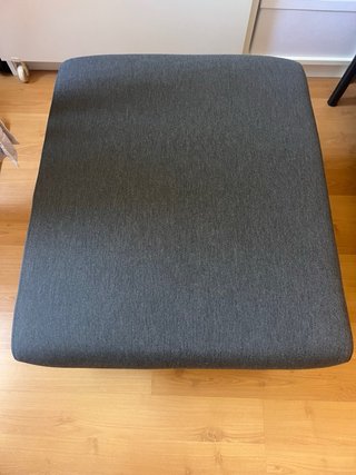 Reposapiés IKEA GLOSTAD gris