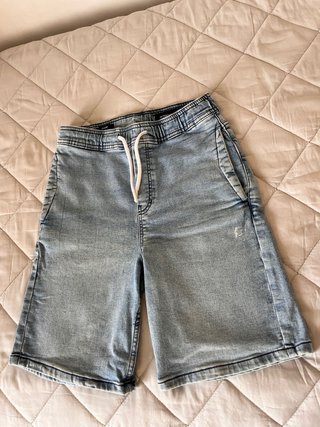Pantalón vaquero corto tipo jogger de lefties