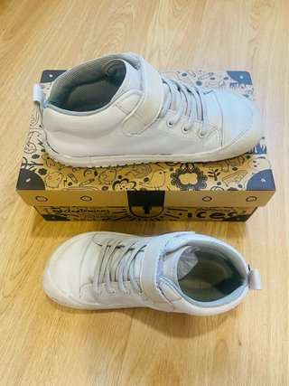 Zapato Feroz Jucar Rocker Blancas Talla 33