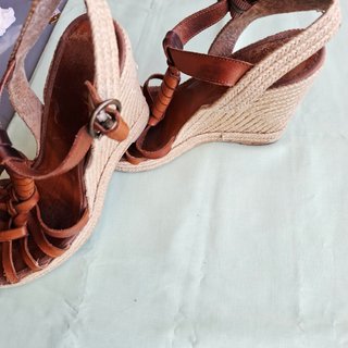 Sandalias cuña esparto Castañer marrones