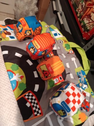 Alfombra circuito coches blanditos bebé