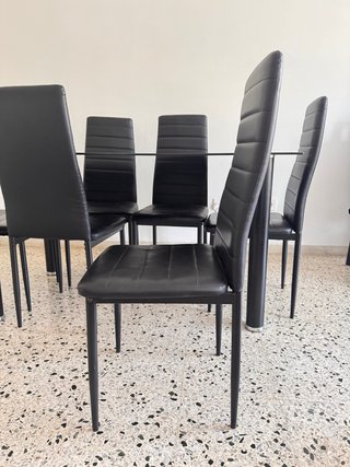 Sofa cama + Mesa cristal negra y 6 sillas polipiel