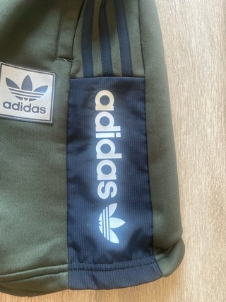 Pantalón corto Adidas verde Talla 11-12