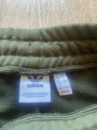 Pantalón corto Adidas verde Talla 11-12