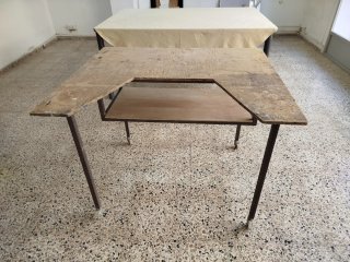 MESA DE TRABAJO CON RUEDAS