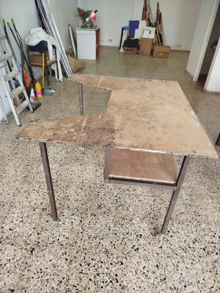 MESA DE TRABAJO CON RUEDAS