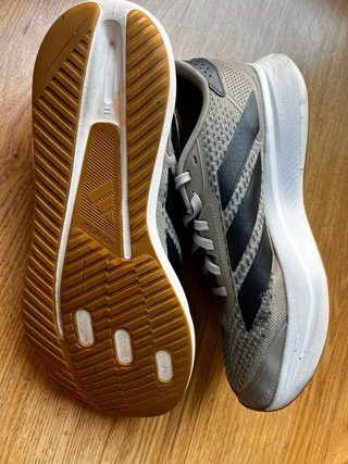 Deportivas Adidas Duramo Grises y Rojas