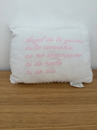 Cojín bordado Angel de la Guarda rosa