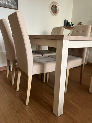 Mesa de comedor de madera