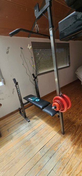 Banco de pesas y gimnasio completo