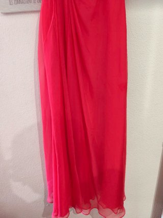 Vestido largo color rojo cereza para eventos.