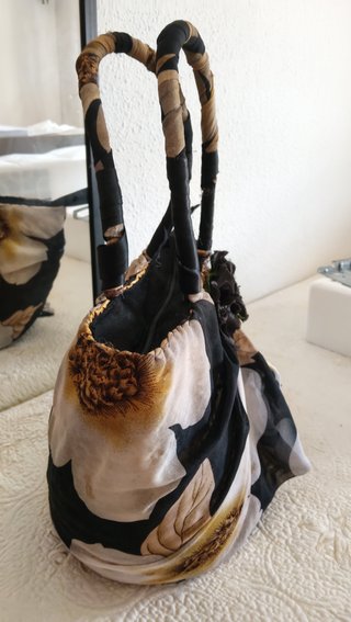 Bolso de rafia con flores