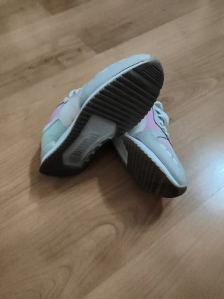 Zapatillas Puma Mujer Rosa y Gris