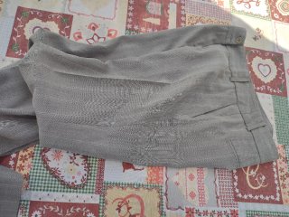 Traje gris raya diplomática blanca