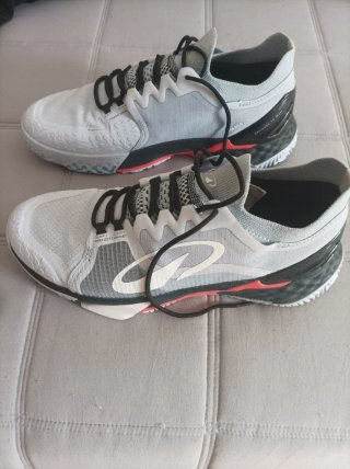Zapatillas pádel decathlon grises y blancas