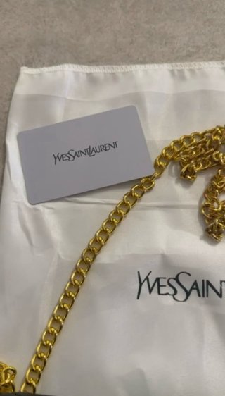 Borsa Yves Saint Laurent nera con catena oro