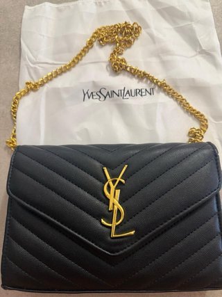 Borsa Yves Saint Laurent nera con catena oro
