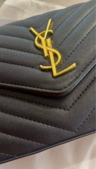 Borsa Yves Saint Laurent nera con catena oro