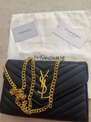 Borsa Yves Saint Laurent nera con catena oro