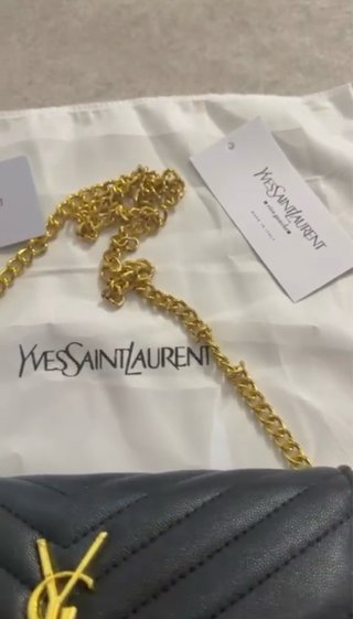 Borsa Yves Saint Laurent nera con catena oro