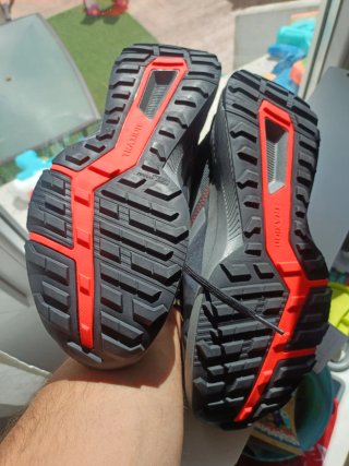 Zapatillas Adidas Negras y Rojas Talla 44 nuevas