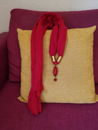 Pañuelo joya dorado y rojo