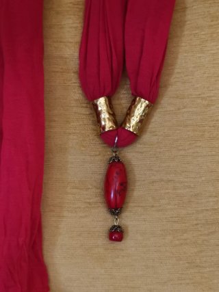 Pañuelo joya dorado y rojo