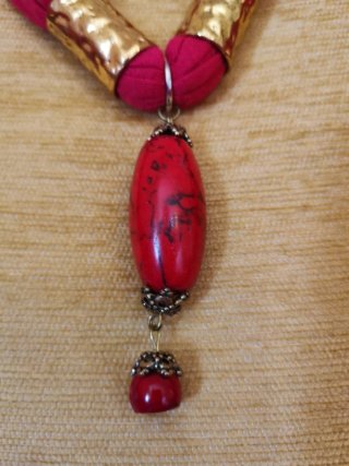 Pañuelo joya dorado y rojo
