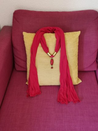 Pañuelo joya dorado y rojo