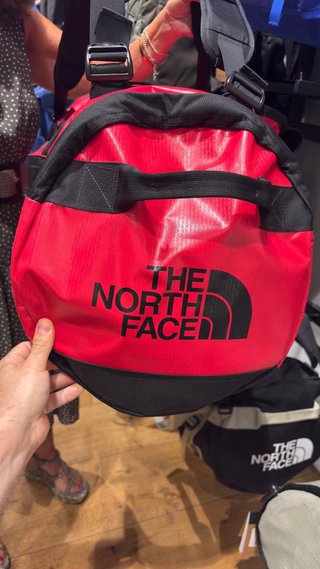 The North Face Base Camp Duffel M Roja- Nueva