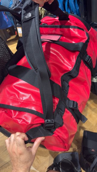 The North Face Base Camp Duffel M Roja- Nueva