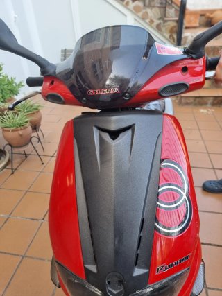 Gilera Runner 50 Scooter Roja y Plata