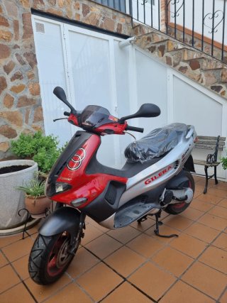 Gilera Runner 50 Scooter Roja y Plata