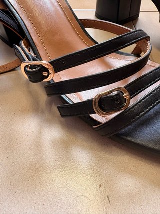 Sandalias negras tacón