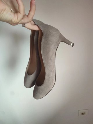 Zapatos de tacón grises