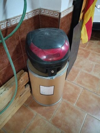Maleta Baúl Yamaha XT 125 Negra y Roja