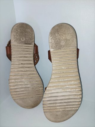 Sandalias de piel marrón