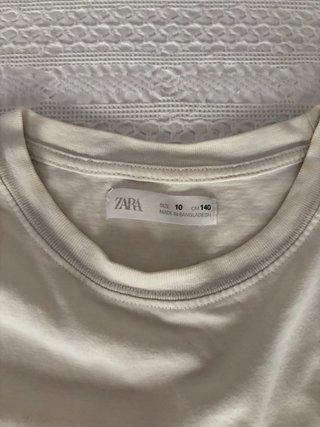 Camiseta Zara Blanca Estampada