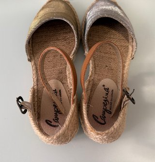 Sandalias de esparto en color plata