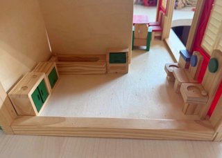 Casita de muñecas de madera