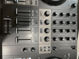 Controladora Traktor S3 + Flightcase Rígida