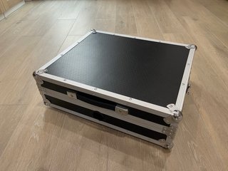 Controladora Traktor S3 + Flightcase Rígida