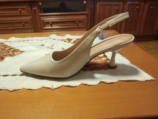 Zapatos tacón slingback punta fina beige