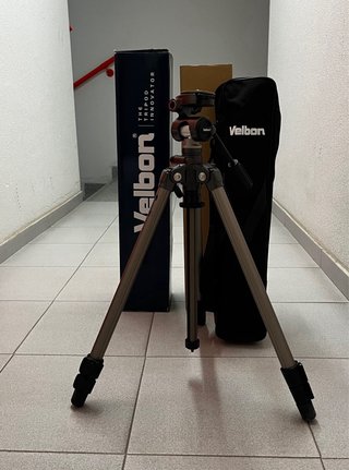 Trípode Velbon Sherpa 250R con funda original.