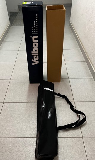 Trípode Velbon Sherpa 250R con funda original.