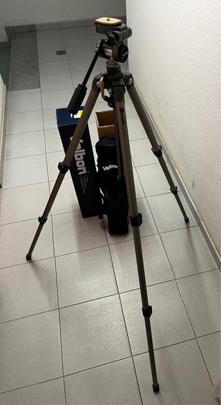 Trípode Velbon Sherpa 250R con funda original.