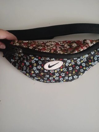 Riñonera Nike floral
